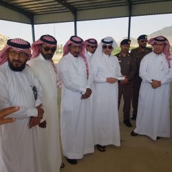 رئيس مركز جمعة ربيعة يكرم . مدير البريد ببارق