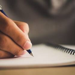 الشيخ حامد بن حسين آل لعلا الشهري يهنئ القيادة بذكرى اليوم الوطني 90