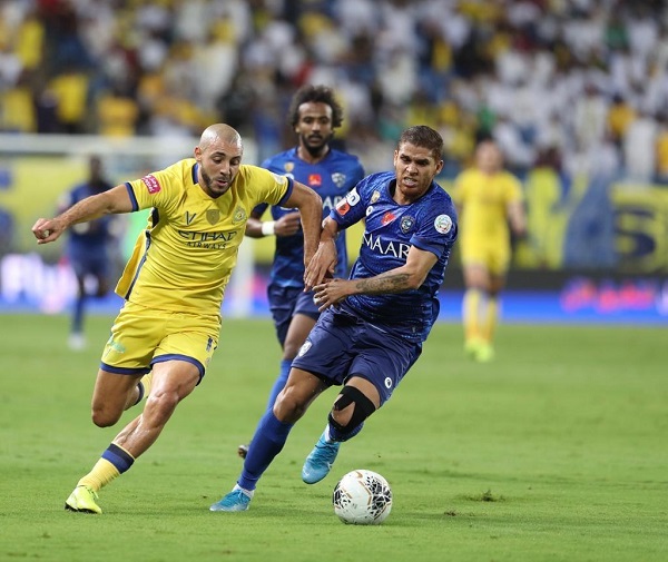 النصر يضرب الهلال بثلاثية ويتوج بالسوبر