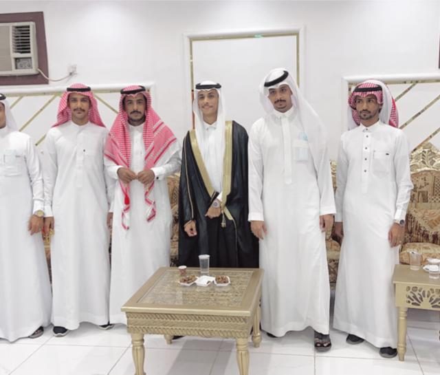 محافظ المجاردة يناقش مع الجهات المعنية موضوع الحيوانات السائبة