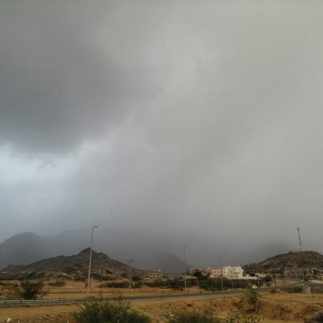 بوابة بارق الغربية طريق قرن مخلد _ربيعة المقاطرة متهالك ويتربص بعابرية