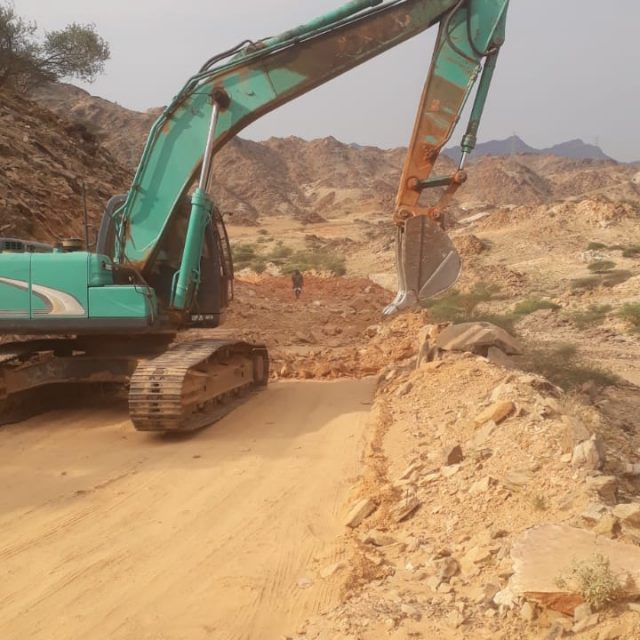 بالصور بحضور رئيس مركز سيالة والسليم تدشين ماراثون المشي الاول وافتتاح بازار الأسر المنتجة