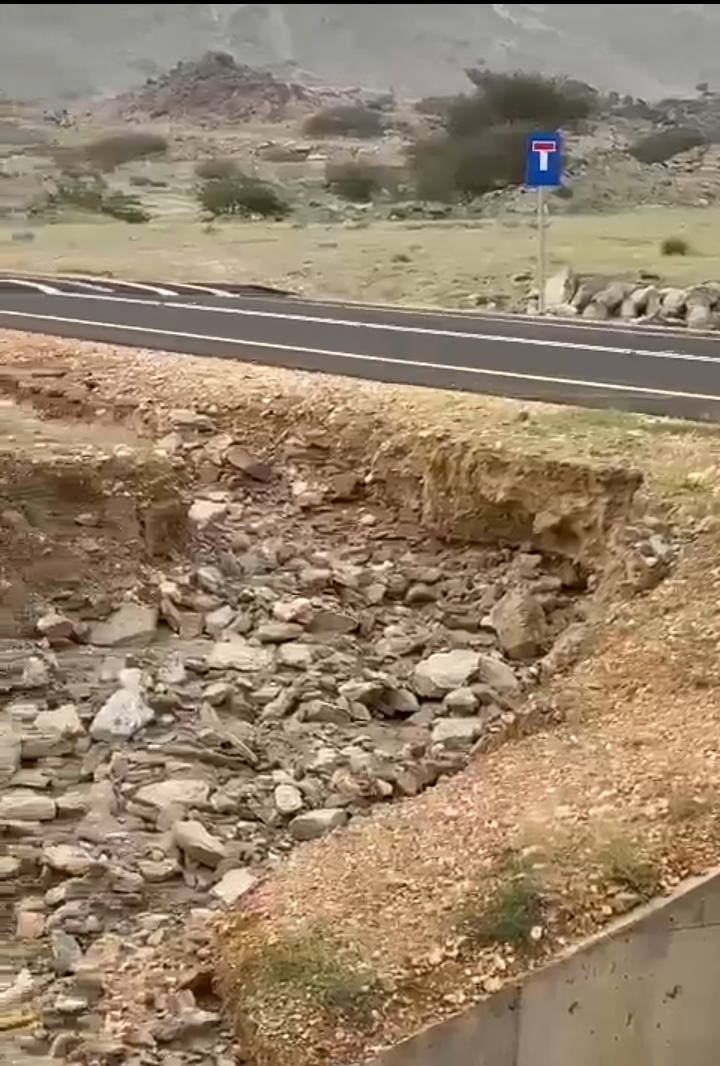 ربيعة نيوز ترصد بالفيديو انهيارات بطريق عقبة سهول بربيعة المقاطرة 5 Screenshot 20221005 111214