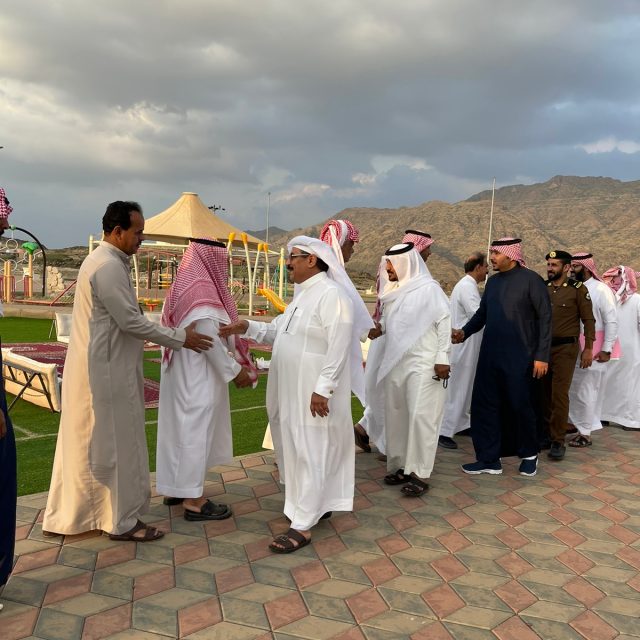 اشجار البرسوبس وارتداد مياة سد حلي يحتجز 18 رأس من الإبل