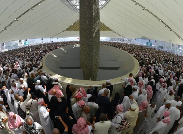 رئيس مركز سيالة والسليم يتقدم المصلين ويهنئ القيادة بمناسبة عيد الأضحى المبارك