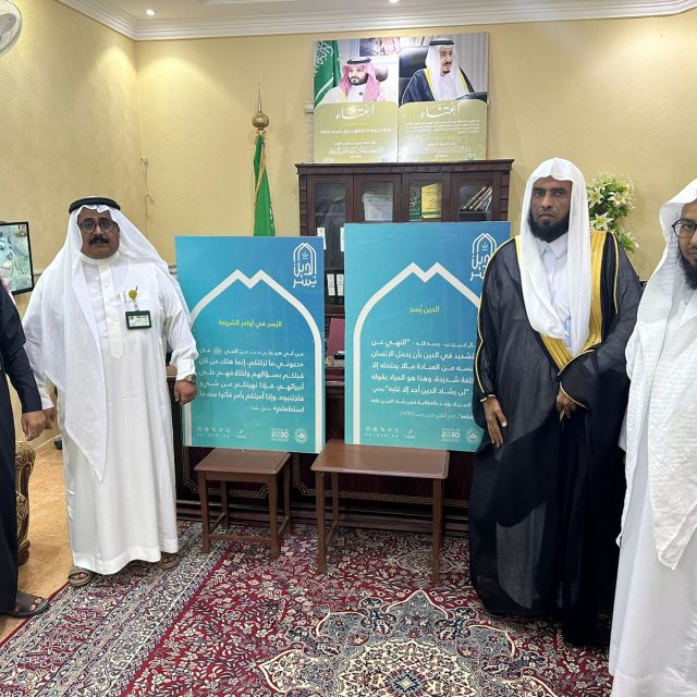 محافظ المجاردة المكلف يتقدم المصلين لأداء صلاة الإستسقاء بمحافظة المجاردة