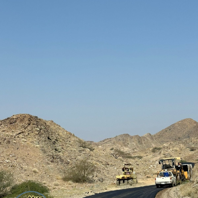 حادث مروري وتلفيات كبيرة بمركبة بطريق المغاوي
