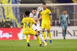 الشباب يتصدر الدوري بعد رباعية في شباك النصر