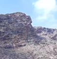 جبل على هيئة وجه بشري بإحدى قرى ربيعة المقاطرة