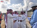 محافظ بارق يقف على مشروع محطة المياه المحلاه