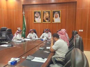 محافظ بارق يضع خطة للانتهاء من 3 مشاريع بالمحافظة