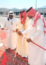 محافظ ” بارق ” يدشن مقر جمعية عين الإعلامية وموقعها الالكتروني 