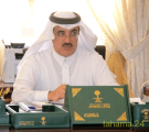 محافظ بارق يسلم شيكات لمساعدة الشباب المقبلين على الزواج