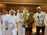 مدير مكتب تعليم بارق يتوج فريق ثانوية اليمامة بكأس دوري المدارس